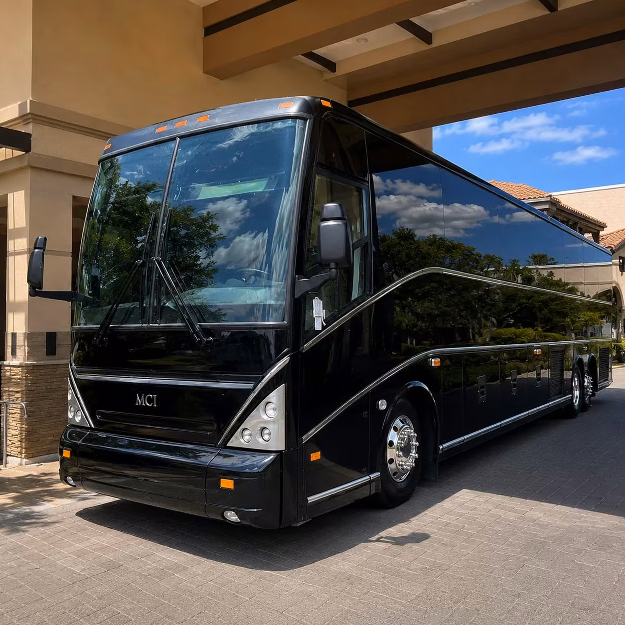 corporate airport transfers and executive shuttles serving hayward
